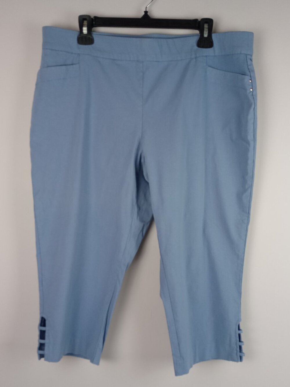 89th + Madison Womens 16W Light‎ Blue Leg Cutouts Studded Pockets Cropped Pants